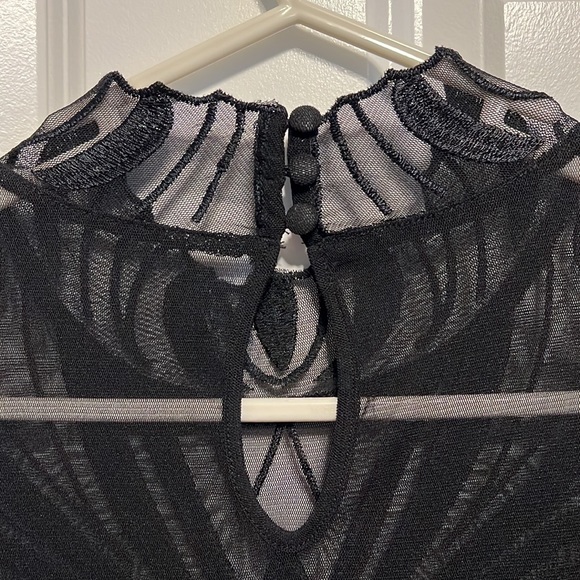 NEW w/o tags Women's INC black Size M sleeveless blouse - Picture 4 of 6